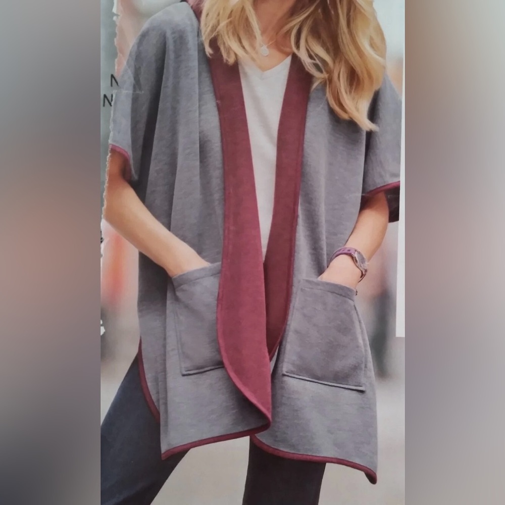 Avon Signature Oversized Hooded Reversible Wrap Women’s Size L-XL Grey Maroon